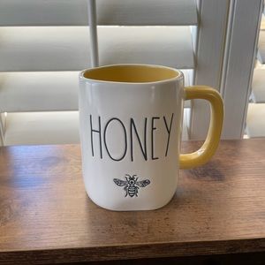 Rae dunn Honey Bee mug